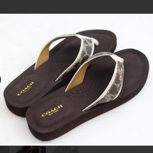 Coach flip flops size 8.5